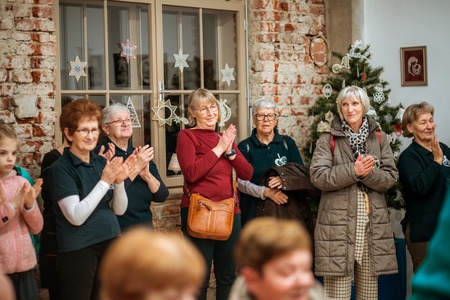 Klekljane čipke Rezke Kordež in Sekcije Lipa Ravne pri Društvu klekljaric Koroške  odprtje občasne razstave (22)